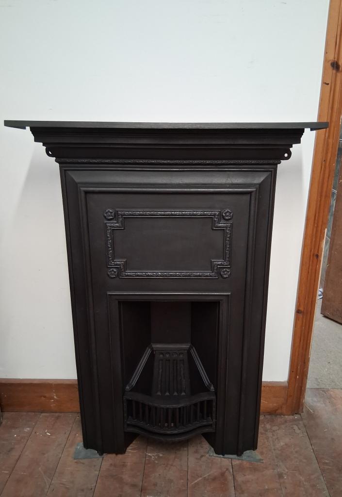 <p>Original Edwardian fireplace</p><p>109cm x 79cm